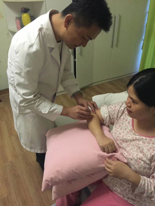 针刺治疗手腕关节痛